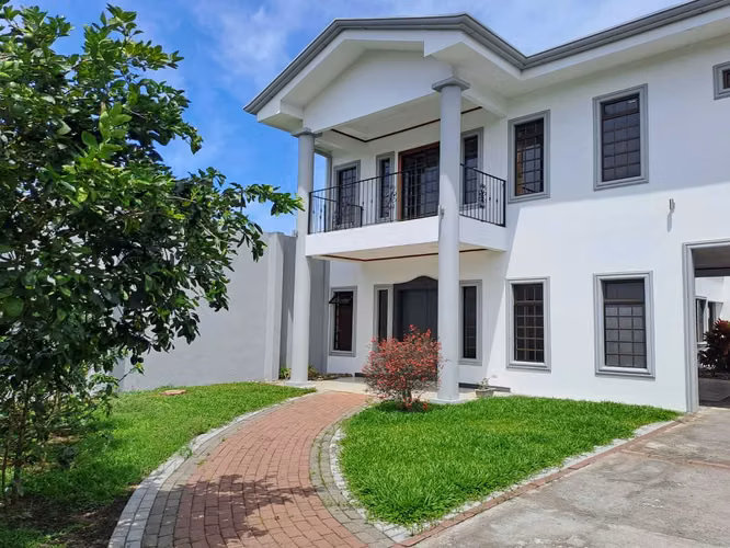 Casa de lujo en Santo Domingo de Heredia con piscina