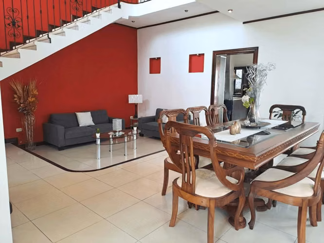 Casa de lujo en Santo Domingo de Heredia con piscina