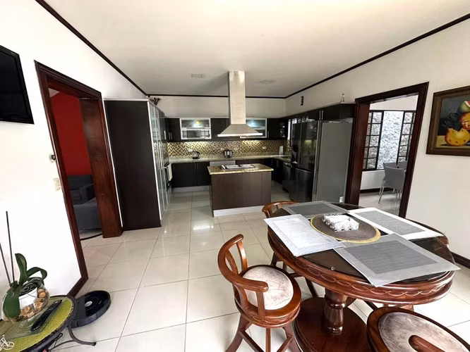 Casa de lujo en Santo Domingo de Heredia con piscina