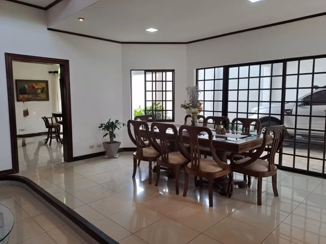 Casa de lujo en Santo Domingo de Heredia con piscina