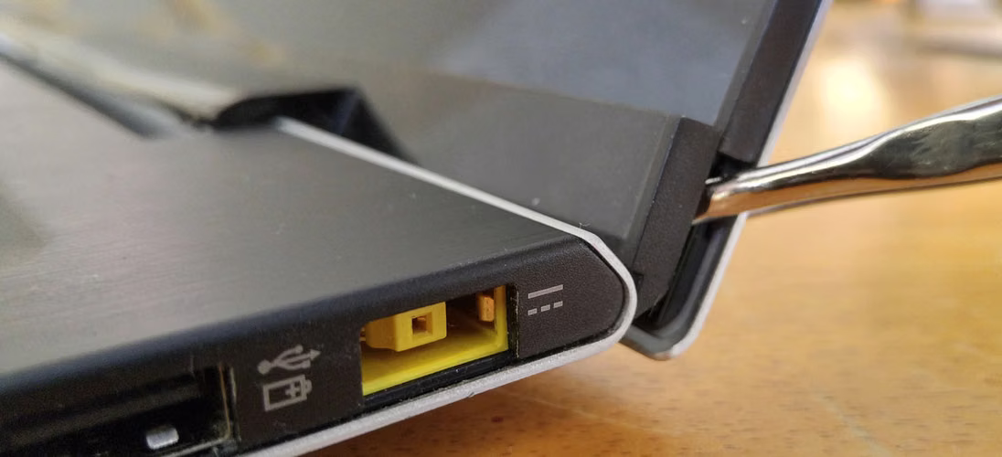 Arreglo - Reparación de bisagras de laptop - Portatil - Imagen 3