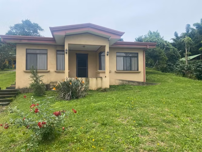 2 Casas y 3 lotes en venta puente salas Heredia