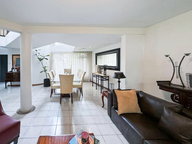 Se vende Casa en residencial privado en Ayarco, Curridabat (AD).