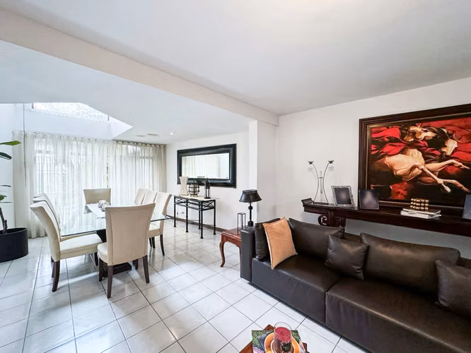Se vende Casa en residencial privado en Ayarco, Curridabat (AD).