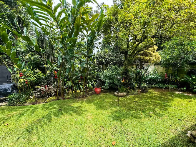 Se vende Casa en residencial privado en Ayarco, Curridabat (AD).