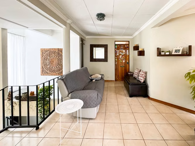 Se vende Casa en residencial privado en Ayarco, Curridabat (AD).