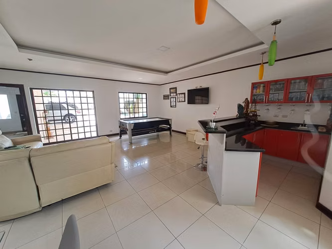 AMPLIA CASA lote de 804m2 CON PISCINA
