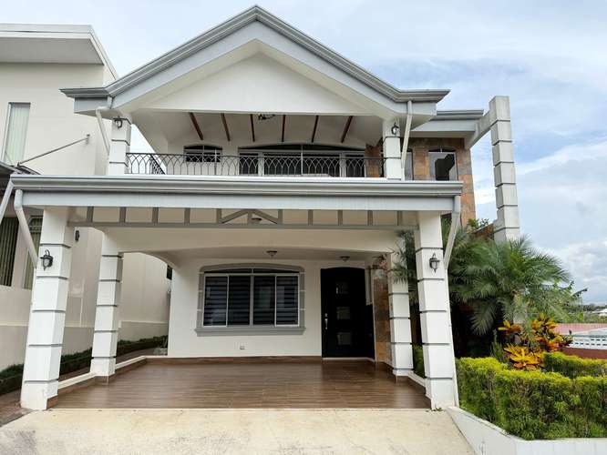 Casa en condominio en venta Santo Domingo, Heredia