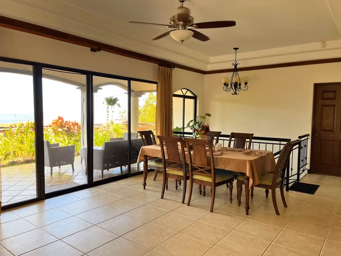 Punta Leona  Se vende casa arriba de playa Blanca 3 Dor- Piscina
