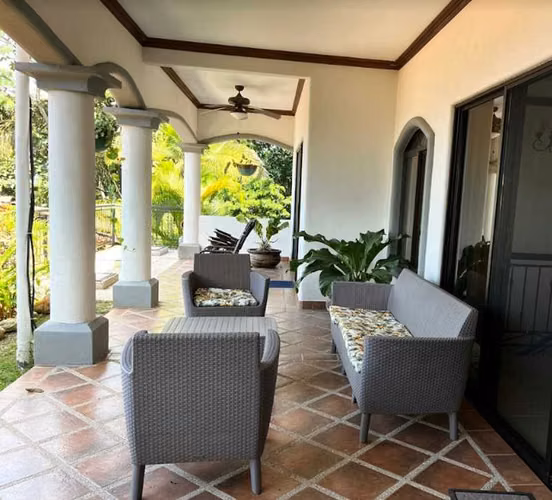 Punta Leona  Se vende casa arriba de playa Blanca 3 Dor- Piscina