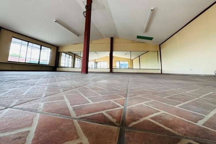 ALQUILER DE LOCAL EN 2DO PISO, SAN SEBASTIAN, ESQUINERO - Imagen 6