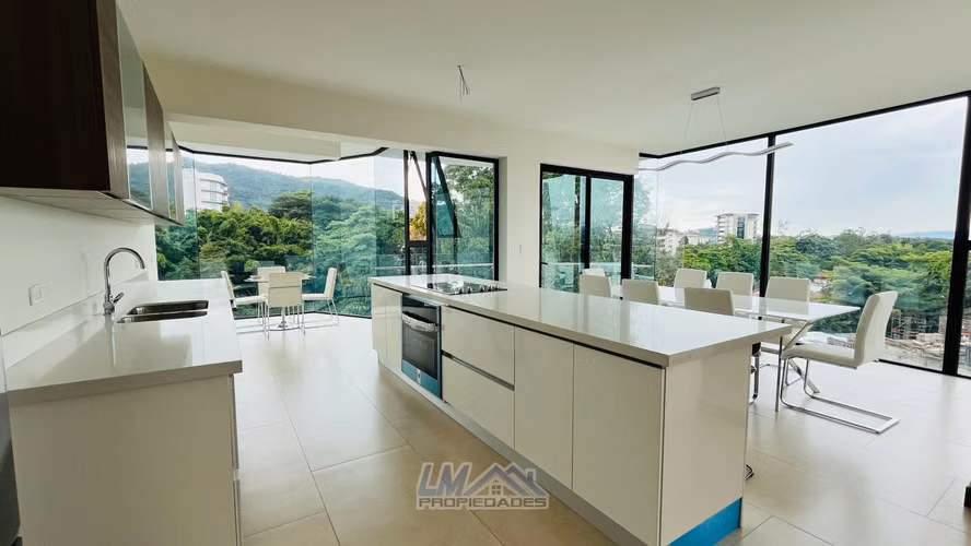 Alquiler. Escazú. Nuevo y moderno apartamento en primera planta. - Imagen 6