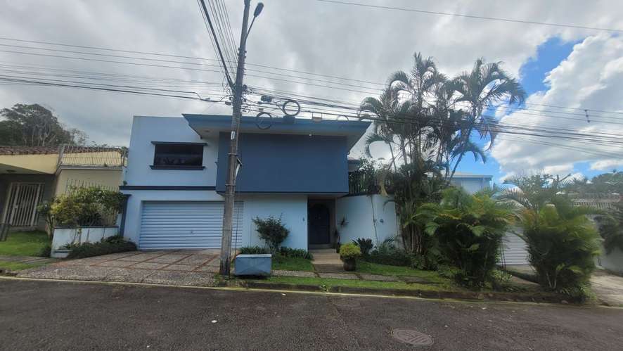 VENTA DE CASA 2 PISOS EN RESIDENCIAL ALTAMONTE, GRANADILLA, CURRIDABAT