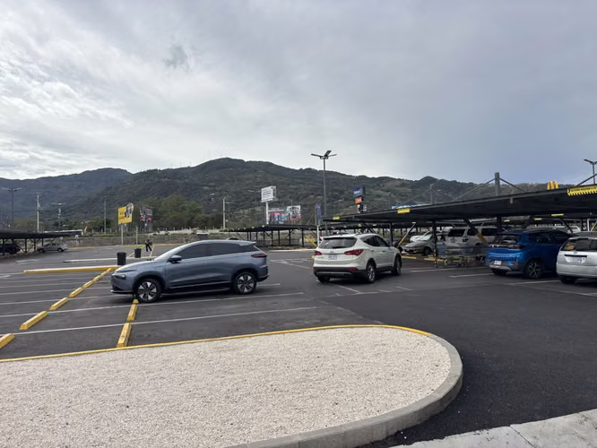 Locales comerciales Santa Ana Piedades 500m2