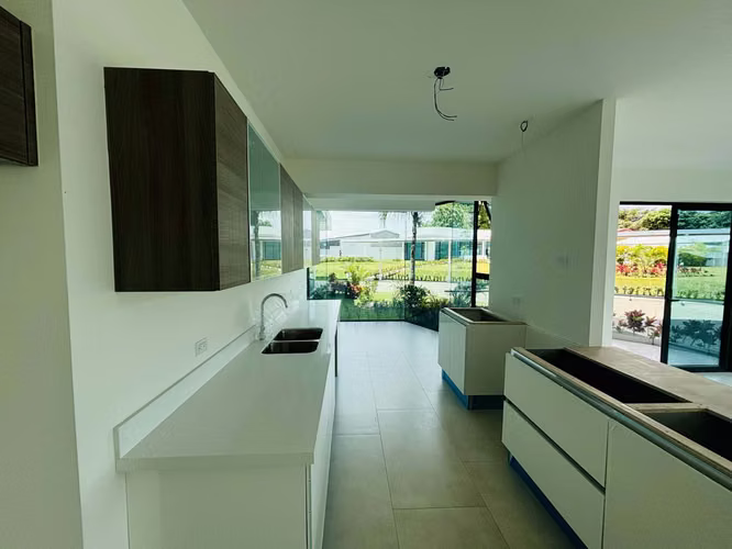 Se alquila apartamento en condominio en Escazú, para estrenar - Imagen 2