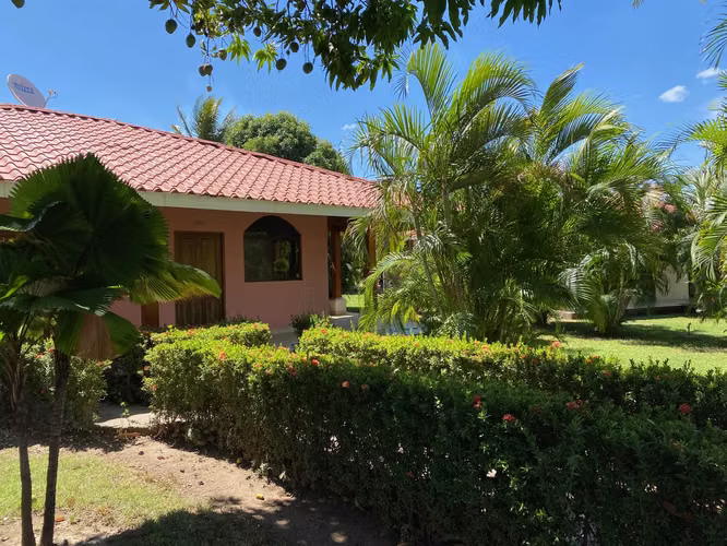 VILLA EXORA EN ALQUILER PLAYA POTRERO