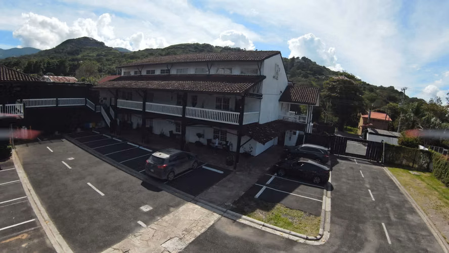 Hotel de 47 Habitaciones en Santa Ana con Excelente Rentabilidad ID 12513