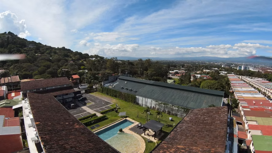 Hotel de 47 Habitaciones en Santa Ana con Excelente Rentabilidad ID 12513