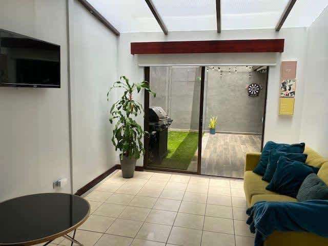 VENDO CASA EN CONDOMINIO SAN ANTONIO DE DESAMPARADOS