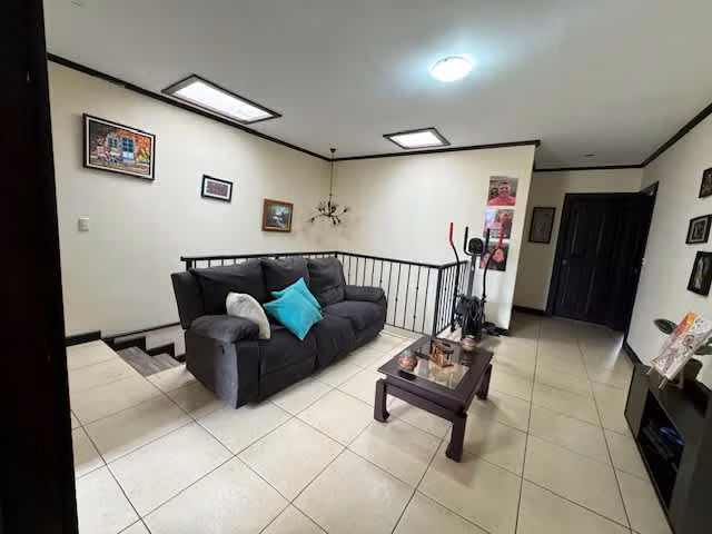 Amplia casa 4 habitaciones en condominio Heredia san Joaquin de Flores - Imagen 10