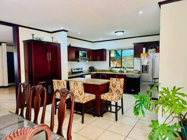 Amplia casa 4 habitaciones en condominio Heredia san Joaquin de Flores - Imagen 3
