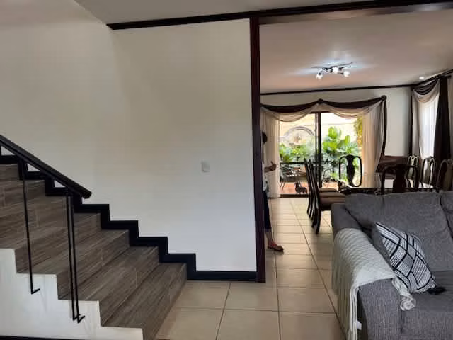 Amplia casa 4 habitaciones en condominio Heredia san Joaquin de Flores - Imagen 8