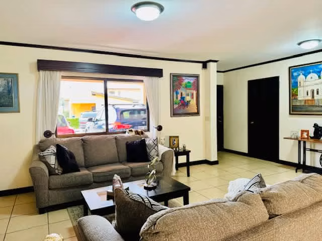 Amplia casa 4 habitaciones en condominio Heredia san Joaquin de Flores - Imagen 2