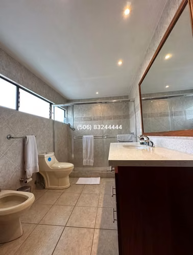VENTA DE CASA EN ESCAZÚ