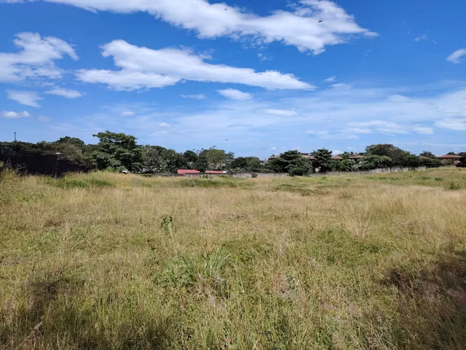 EN VENTA - AMPLIO LOTE PARA DESARROLLO RESIDENCIAL – LA CANADA - Imagen 7