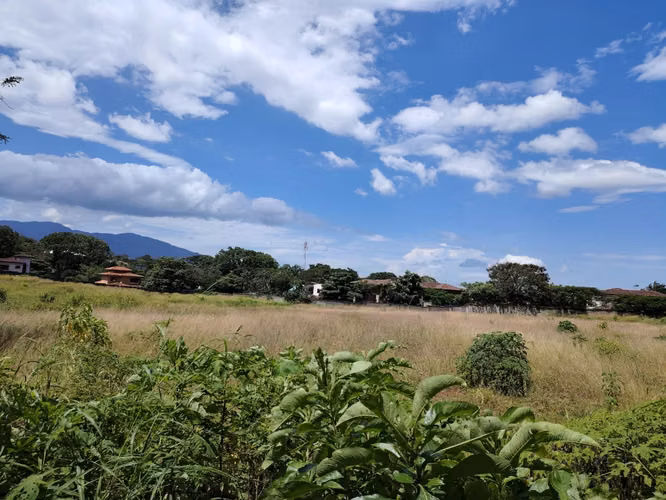 EN VENTA - AMPLIO LOTE PARA DESARROLLO RESIDENCIAL – LA CANADA - Imagen 9