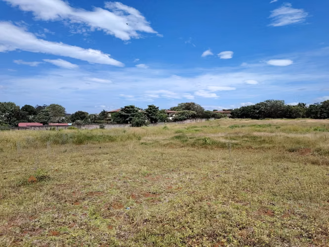 EN VENTA - AMPLIO LOTE PARA DESARROLLO RESIDENCIAL – LA CANADA - Imagen 10