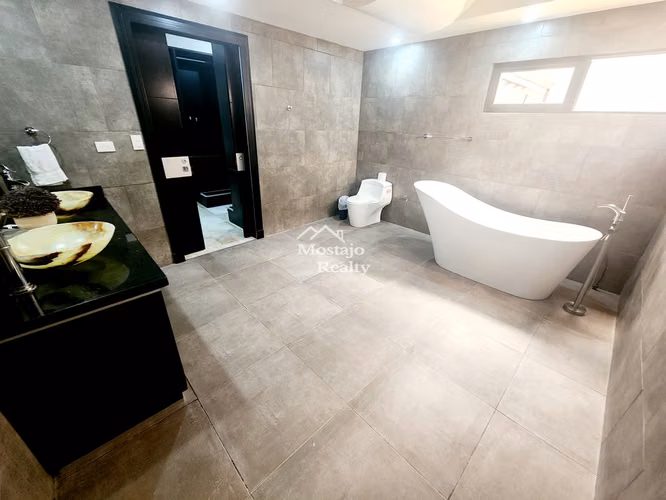 Venta de Casa Independiente en una Planta en Rohrmoser, Impecable