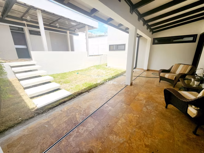 Venta de Casa Independiente en una Planta en Rohrmoser, Impecable
