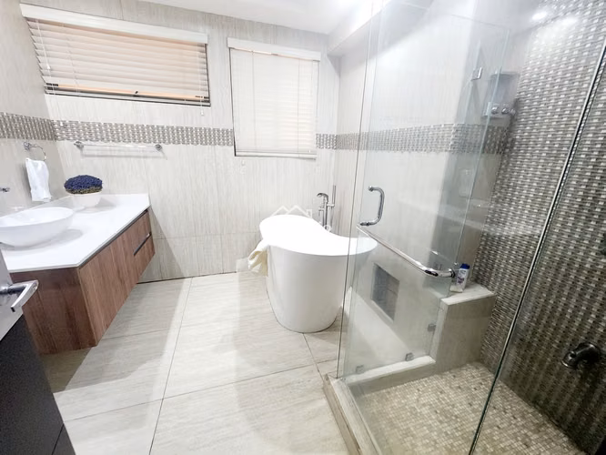 Venta de Casa Independiente en una Planta en Rohrmoser, Impecable