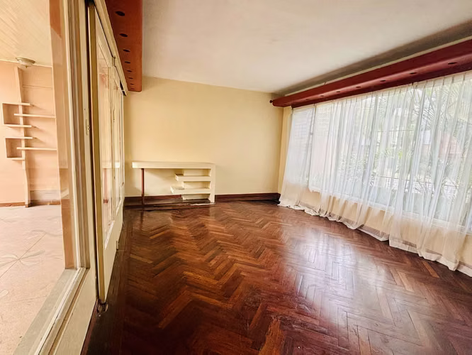 Se VENDE propiedad con casa en Paseo Colón. con uso mixto. - Imagen 7