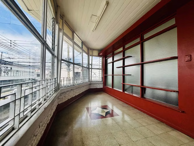 Se VENDE propiedad con casa en Paseo Colón. con uso mixto. - Imagen 15