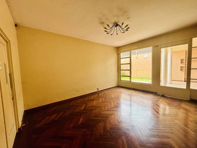 Se VENDE propiedad con casa en Paseo Colón. con uso mixto. - Imagen 8