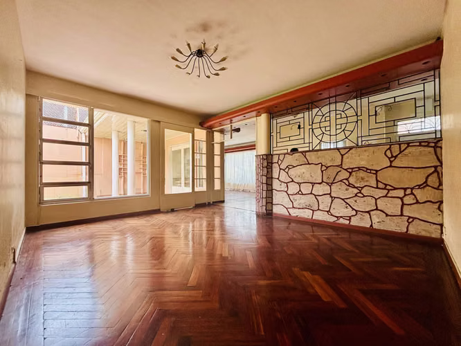 Se VENDE propiedad con casa en Paseo Colón. con uso mixto. - Imagen 9