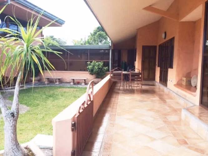 Casa de 2 Plantas con 2 Apartamentos y Casa de Huespedes ID 12220 - Imagen 17