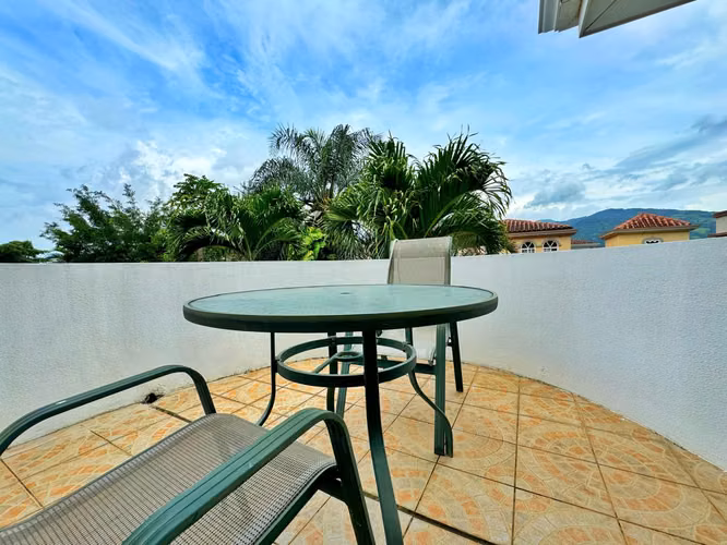 SE ALQUILA / SE VENDE AMPLIA CASA EN SANTA ANA - Imagen 11