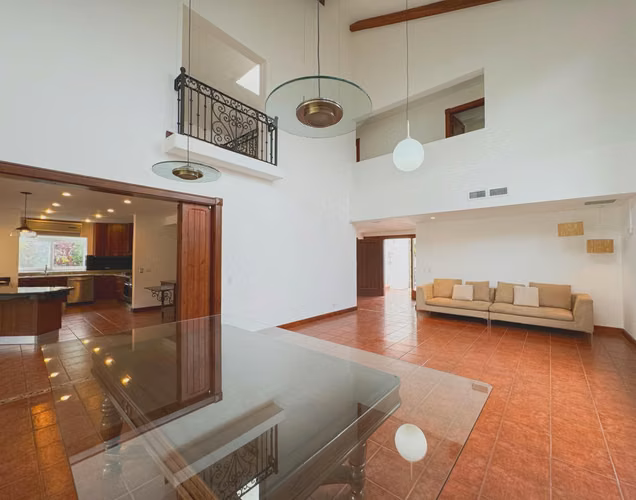 SE ALQUILA / SE VENDE AMPLIA CASA EN SANTA ANA - Imagen 12