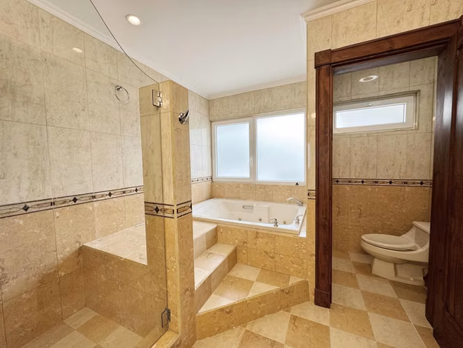 SE ALQUILA / SE VENDE AMPLIA CASA EN SANTA ANA - Imagen 10