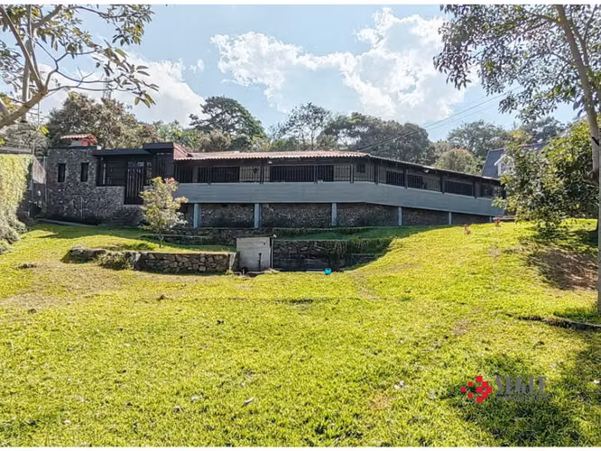 Venta de casa de un nivel en Escazú, San Rafael. - Imagen 3