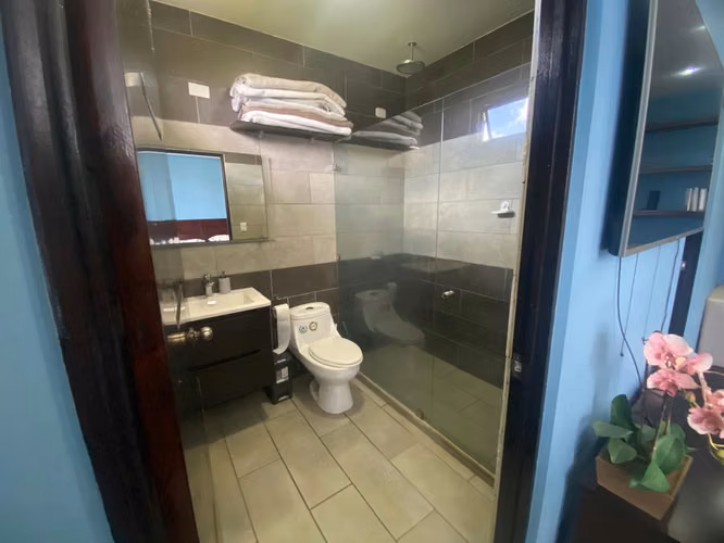 Se vende Casa con apartamento en Condominio en Fraijanes, Alajuela.