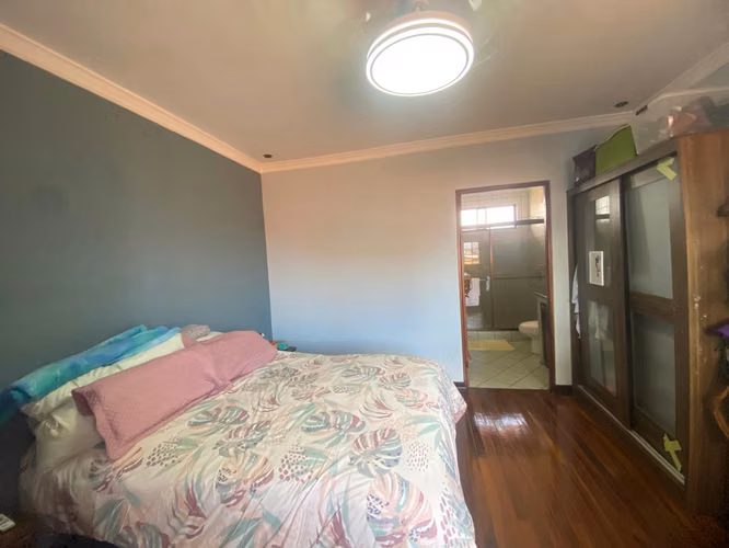 Venta de casa amplia en condominio en San Pablo de Heredia.