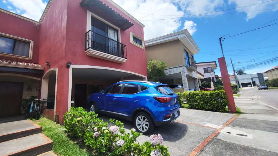 Casa en Condominio Granadilla Curridabat. 5 habitaciones