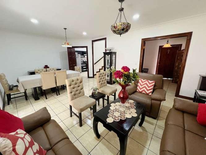 Casa en Condominio Granadilla Curridabat. 5 habitaciones
