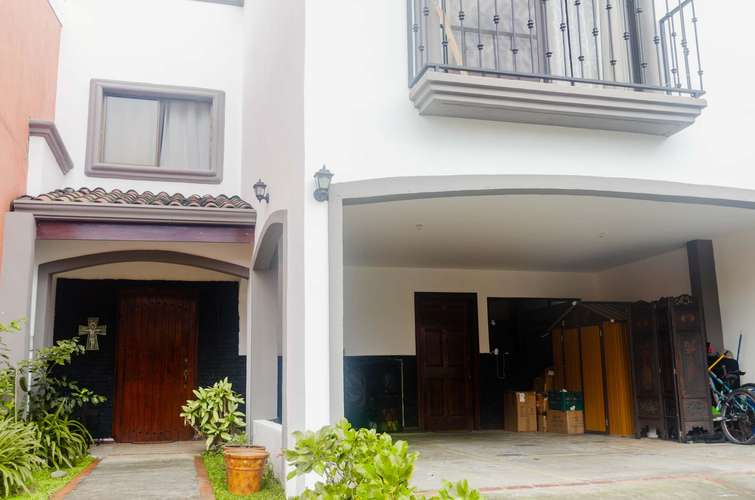 Casa en Condominio Granadilla Curridabat. 5 habitaciones