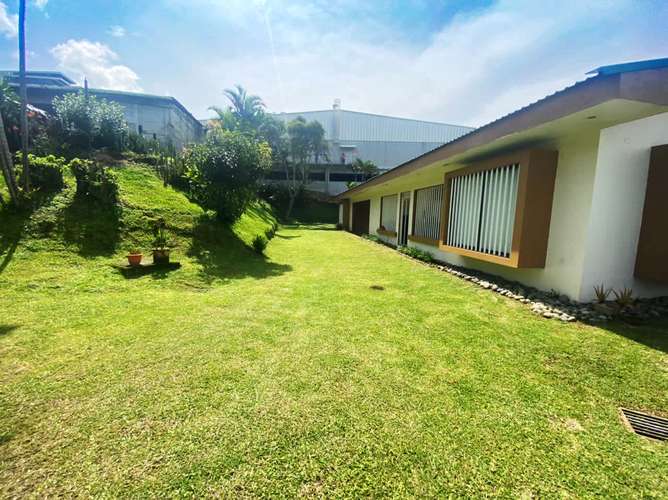 Terreno en venta con almacén y casa en Guayabos - Imagen 3