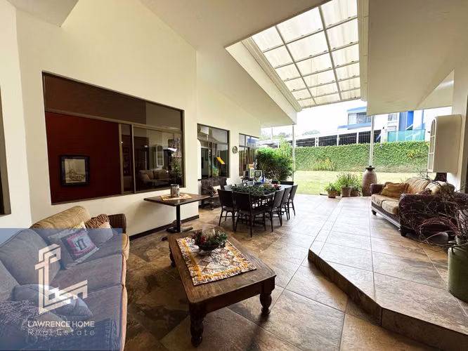 CASA GRANDE CON PATIO ENORME Y 6 PARQUEOS EN RIO ORO - Imagen 8